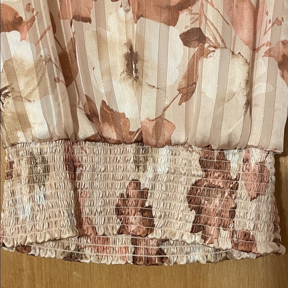 Elegant Floral Ruffle Blouse - Picture 4 of 9